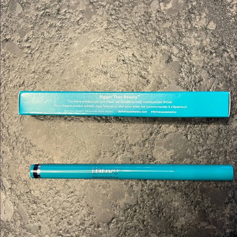 Thrive Causemetics Infinity Waterproof Liquid Eyeliner Pen in Lauren (black)